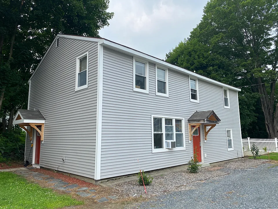 9 1/2 Front St
