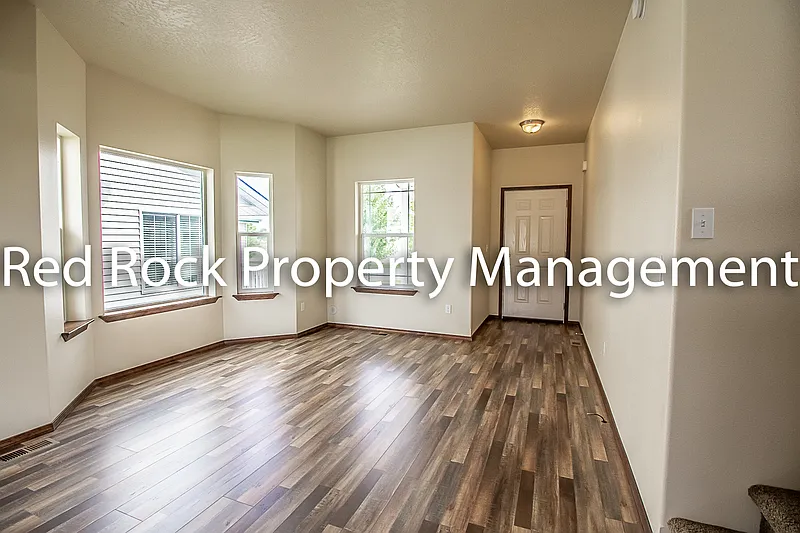 3 bed, 2.5 bath, 1650 sqft, $2,500 — Photo 4