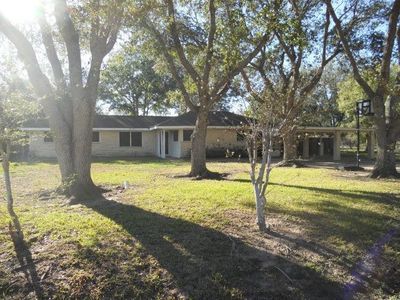 1609 Byrne St, El Campo, TX, 77437