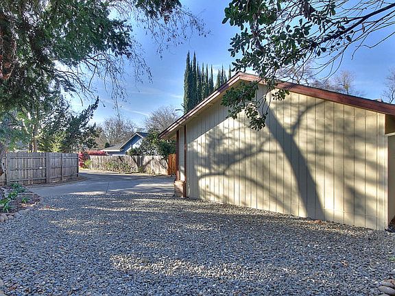 3rd image of 3474 Grant Park Dr