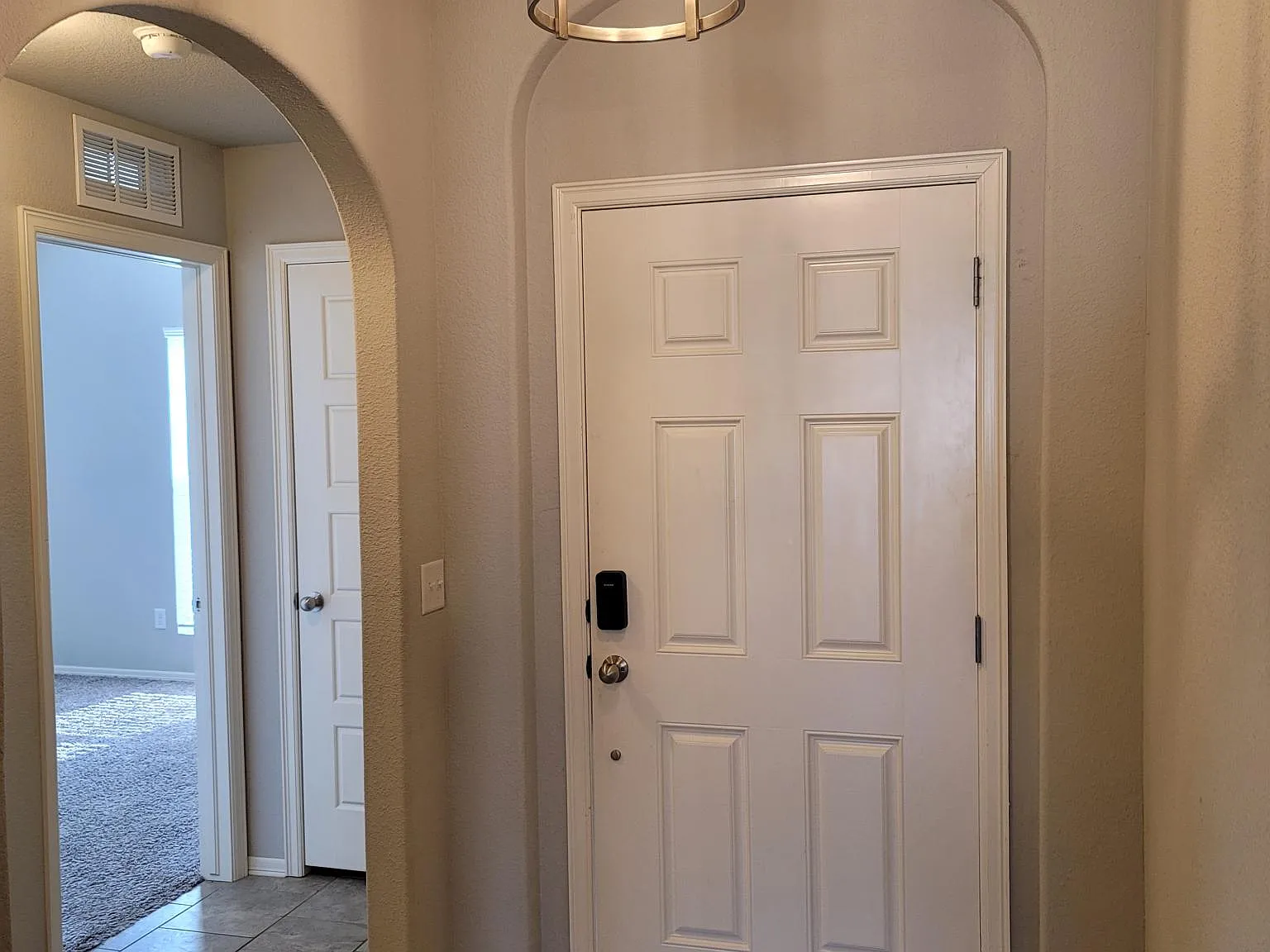 3 bed, 1632 sqft, $2,045 — Photo 3