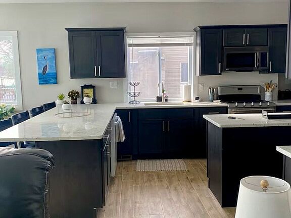 4th image of 6223 Island Lake Dr