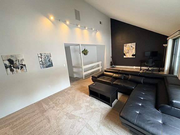 4th image of 9 Bucks Hill Road