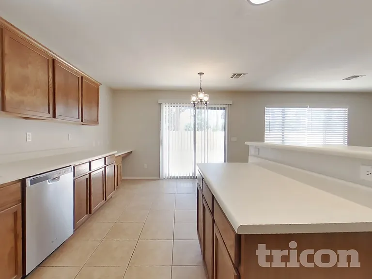 43714 W Cale Dr — Photo 6