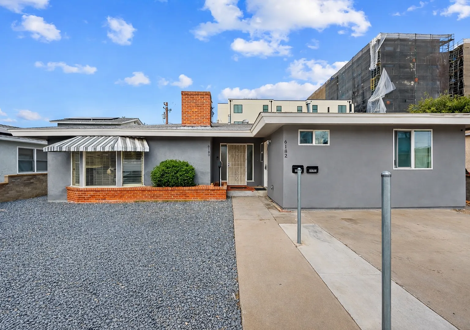 Massive 8 Bed / 4 Bath Home On Mary Lane - 2 Kitchens! Private Yard, Driveway, 8 Parking Permits ... — Photo 1