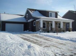 216 N Sandyshores Dr, Chillicothe, IL 61523