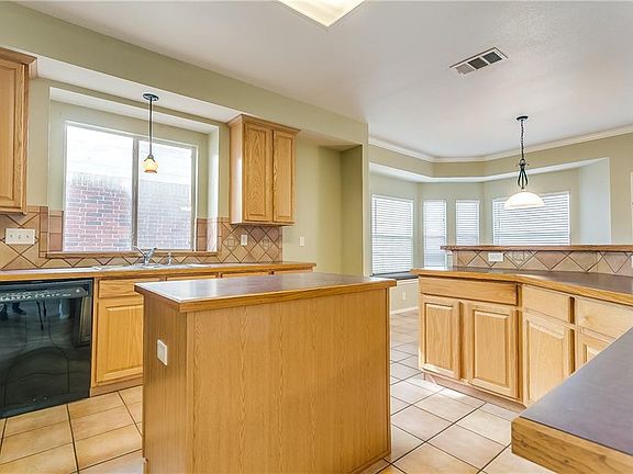 4th image of 4708 Maple Hill Dr