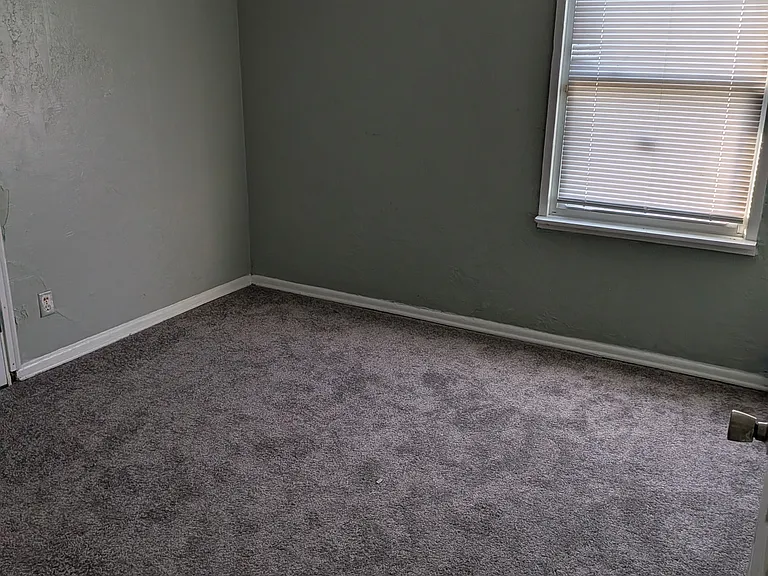 913 SW 5th St — Photo 8