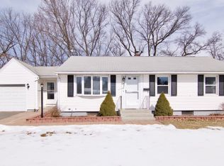 64 Kenway Dr, Springfield, MA 01104