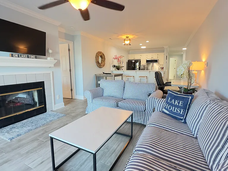 18713 Vineyard Point Ln #18713 — Photo 6