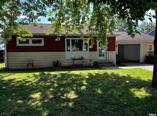 530 Green Ct, Colona, IL 61241