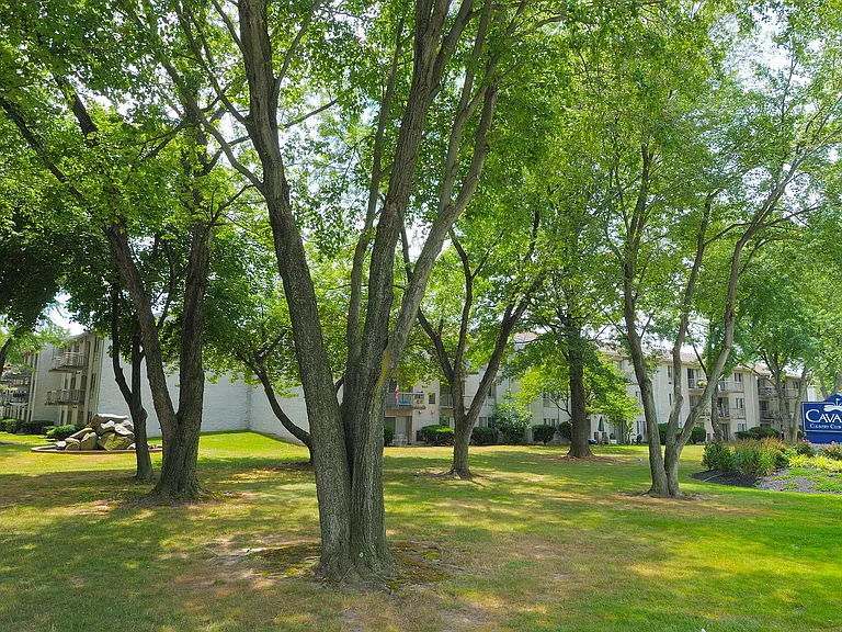 Cavalier Country Club Apartments — Photo 17