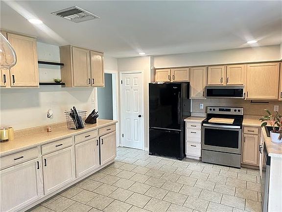 5th image of 5112 Willowtree Rd