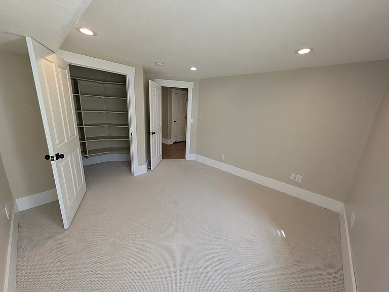 8743 N Franklin Dr — Photo 50