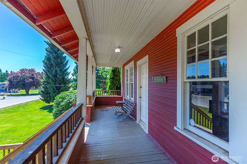 4th image of 5609 318th Avenue NE