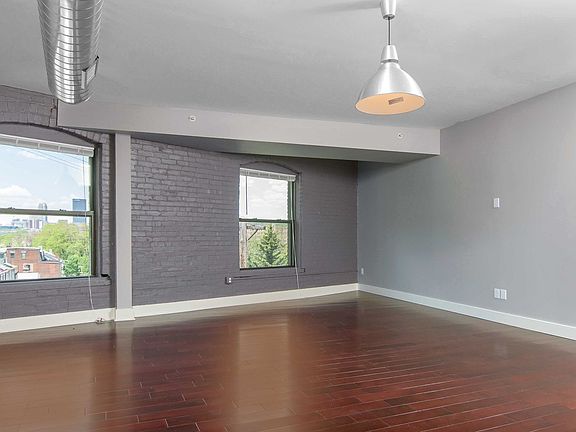 4th image of 3010 Jane St #502