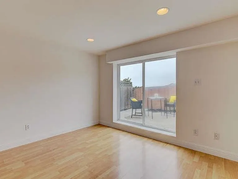 Coral Ridge Dr — Photo 7