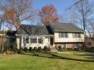 8 Sheffield Rd, Summit, NJ 07901