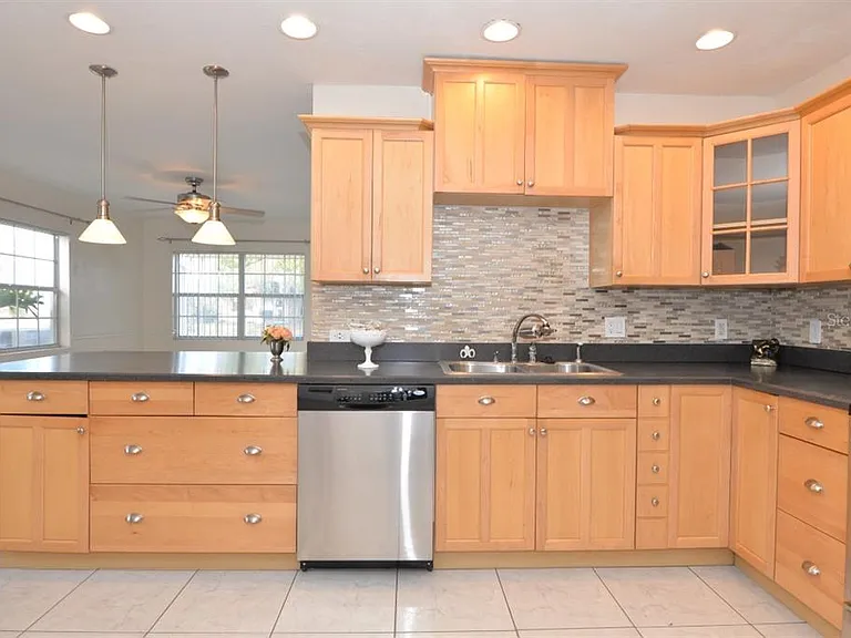 300 E Maine Ave — Photo 20