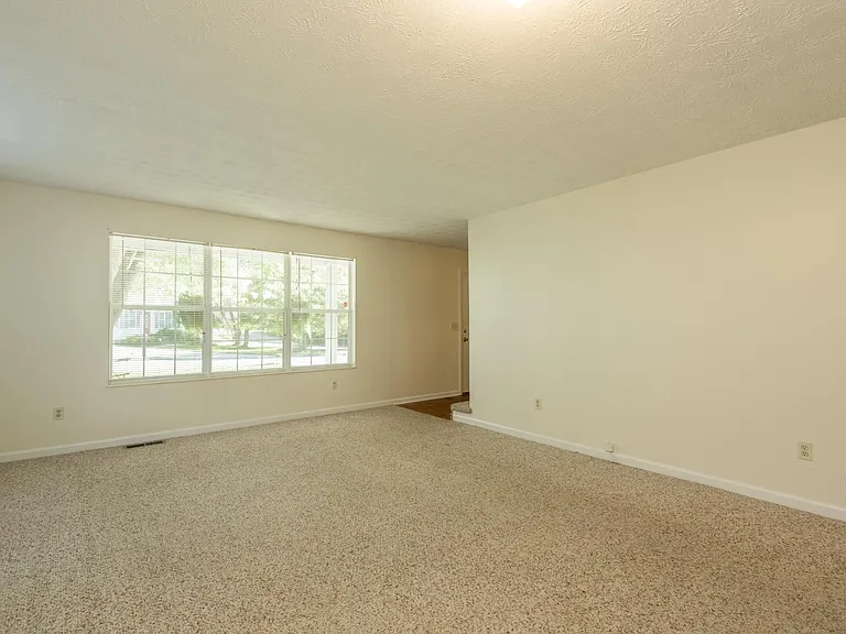 1560 Pheasants Glen Dr — Photo 49