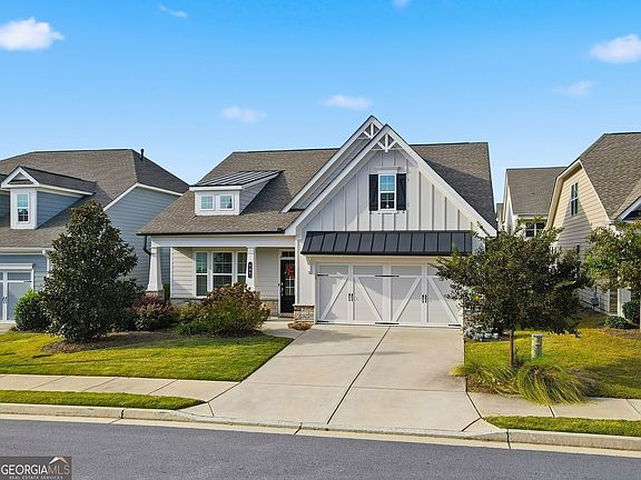 2nd image of 707 Evergreen Ln