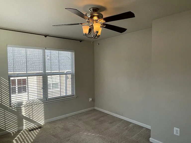 201 Woodstream Cir — Photo 11
