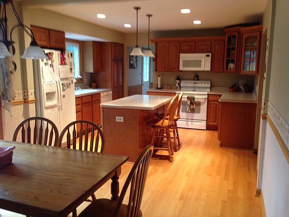 3rd image of 635 N Williams Dr