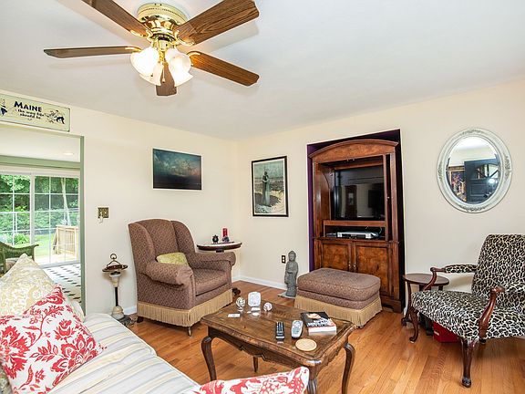 4th image of 20 Lawton St