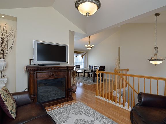 3rd image of 1768 Park Lawn Dr