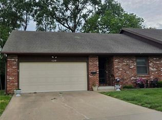128 S Ryans Way, Saint Joseph, MO 64506