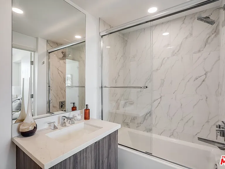 1021 S Shenandoah St #303 — Photo 10