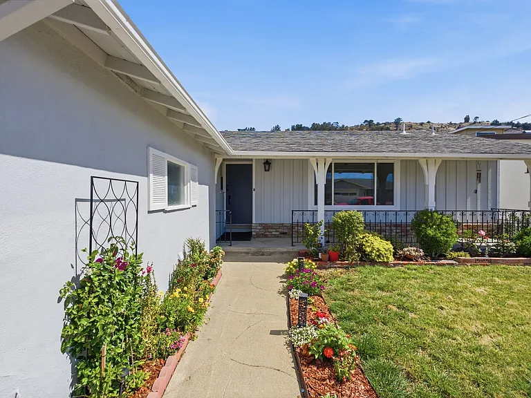 760 Cottonwood Ave — Photo 2