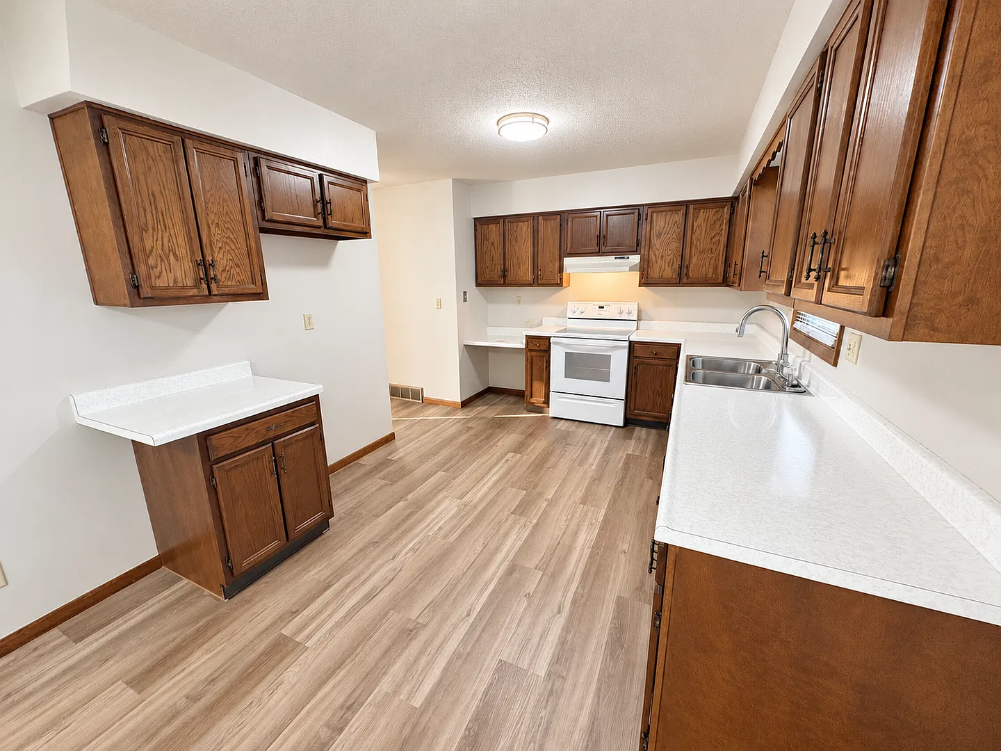 2104 Sylvan Circle, Brandon SD — Photo 2