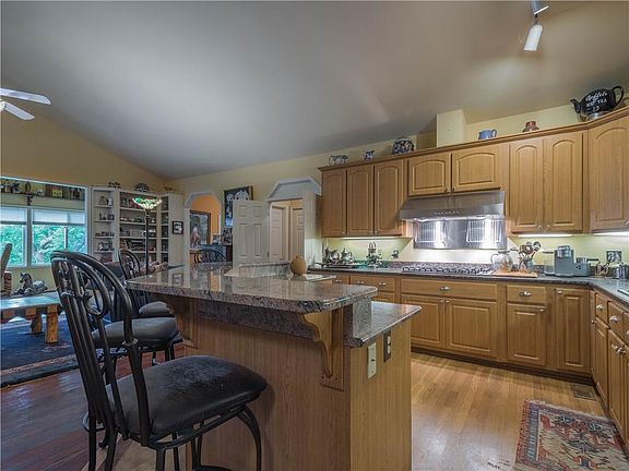 5th image of 781 Woodland Trce