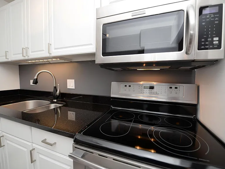 650 Perrie Dr #301 — Photo 9