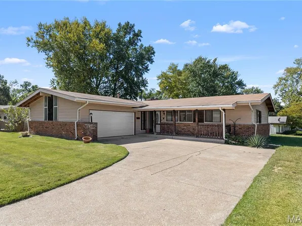 445 Durwood Dr, Florissant, MO 63033