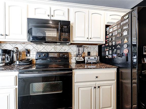 5th image of 306 E Summerwood Ct