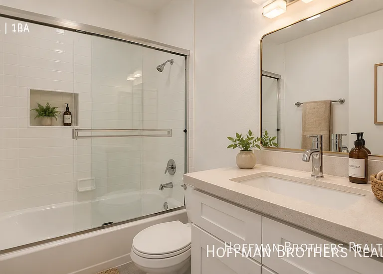1535 N Martel Ave #102 — Photo 5