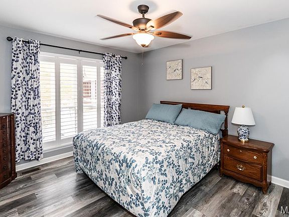 4th image of 3277 Country Hollow Dr