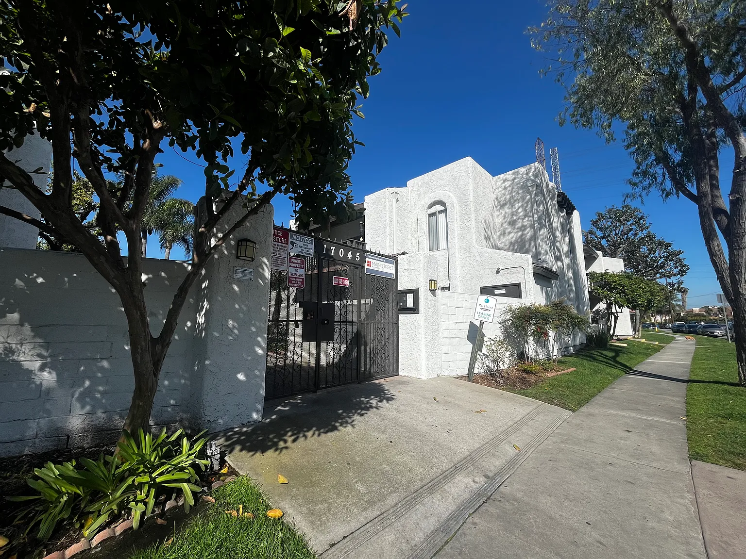Park West Apartments — Photo 2