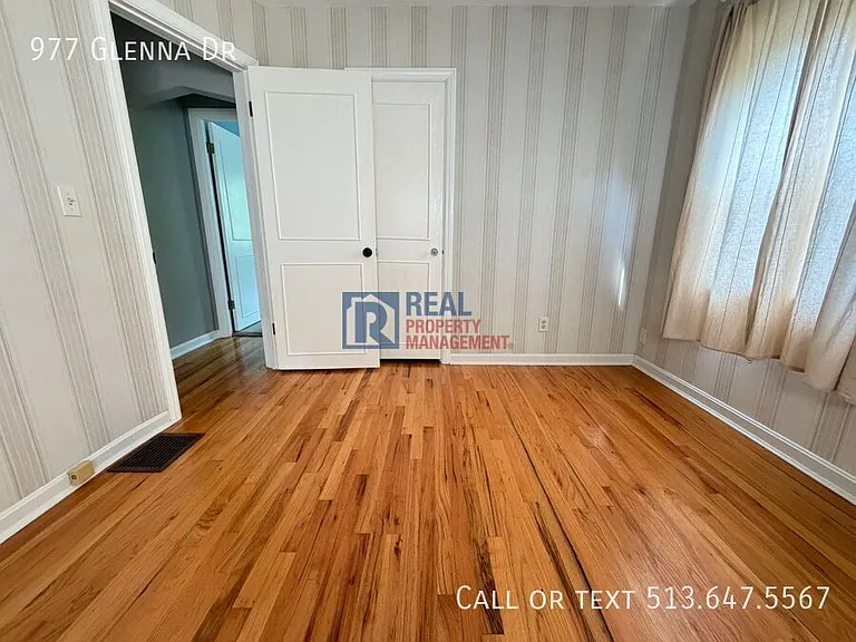977 Glenna Dr — Photo 7
