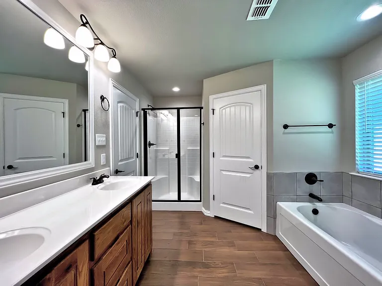 219 Clover Cir — Photo 15