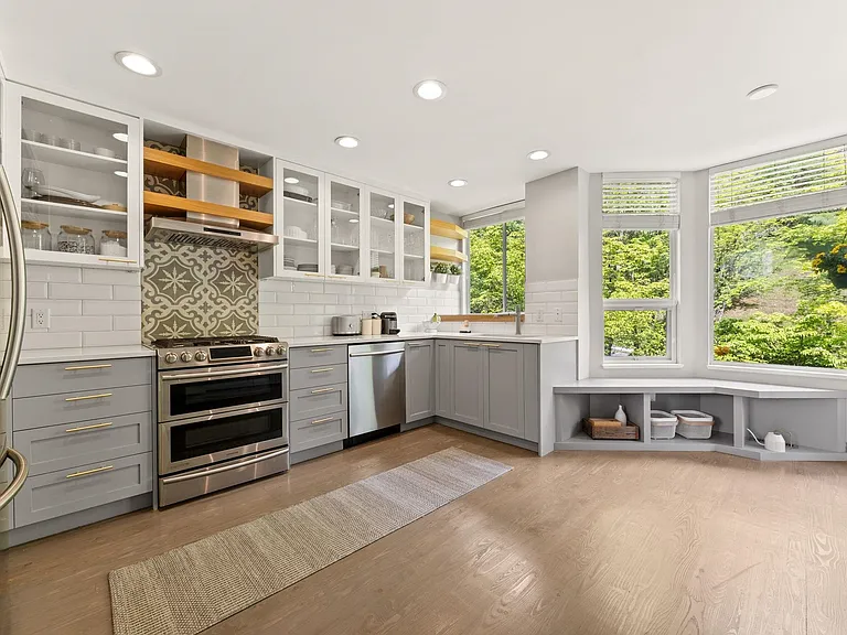 2990 Panorama Dr — Photo 3