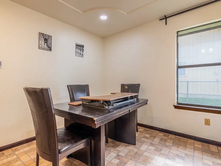 2202 Oxford Blvd — Photo 13