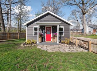 1530 Westwood Dr, Howell, MI 48843