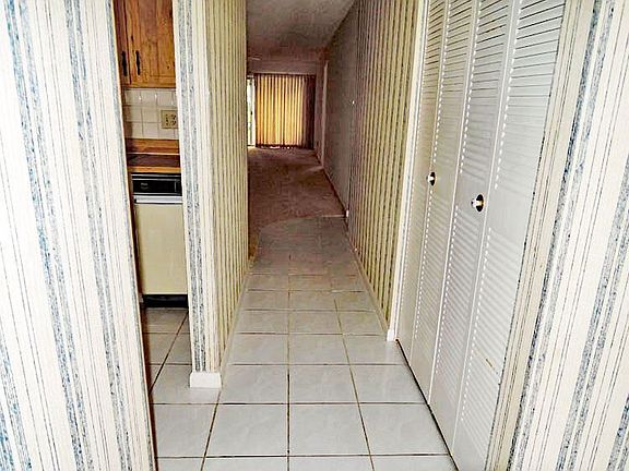 3rd image of 1230 S Lakes End Dr APT E