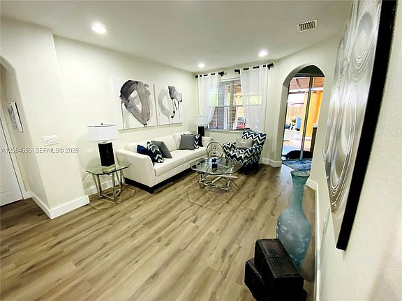 3rd image of 17024 SW 38th St