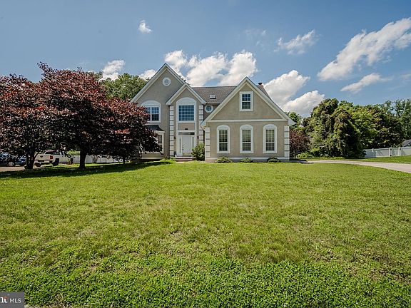 3rd image of 83 Homestead Dr