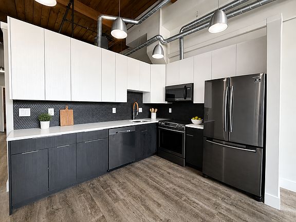 3rd image of 1825 E Atlantic St #103