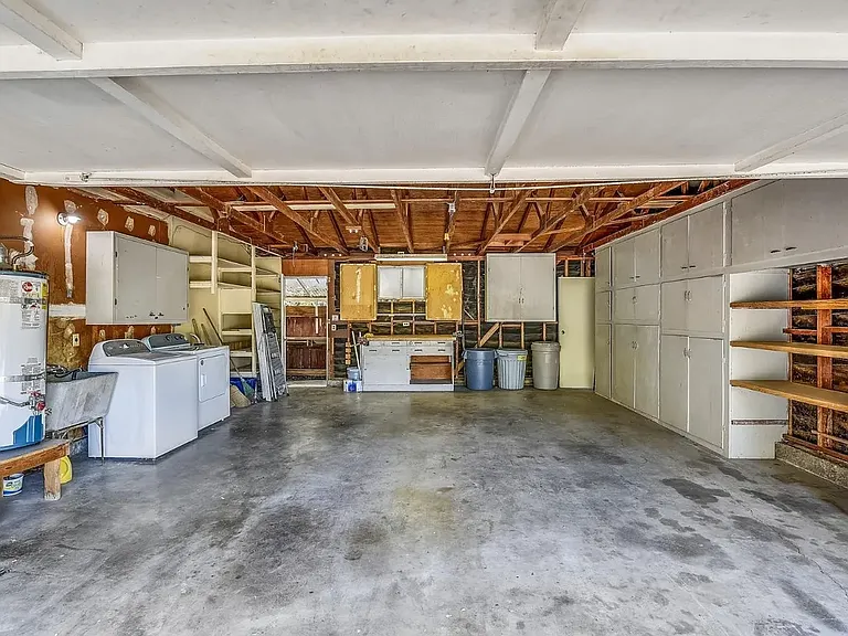 Devlin Dr — Photo 14
